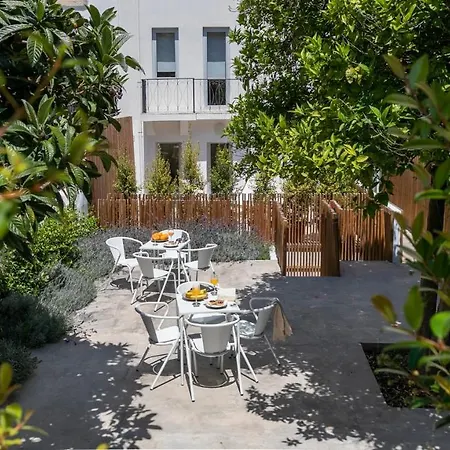 Plum Guide - Lemon Tree